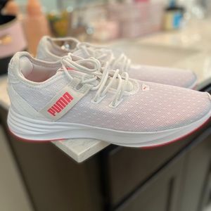 NWOT Puma Memory Foam WOMENS sneakers sz 10